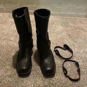 I’m selling my black Chippewa motorcycle boots. They are size 12.